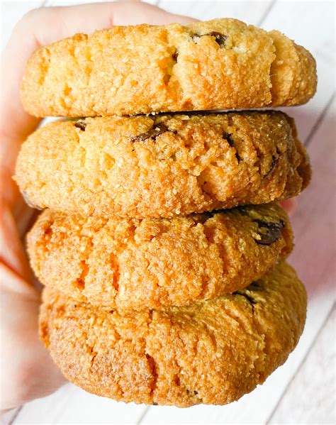 Challenges when baking cookies with almond flour almond flour doesn't quite tips for baking cookies with almond flour 1. Keto almond flour chocolate chip cookies - Family On Keto
