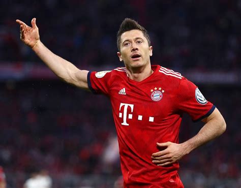 Lewandowski, whose tally this term stands at 39, has two more games to equal and break the mark set by bayern and germany legend mueller back in 1972. Robert Lewandowski strzelił Heidenheim dwa gole