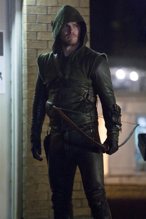 Arrow And The Tomorrow People Team Up For Amell Wednesdays With A