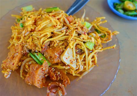 The dish is hot and spicy, and is a operating day/hours: TOP 5 MUST TRY MEE GORENG MAMAK IN PENANG - Go Viral Malaysia