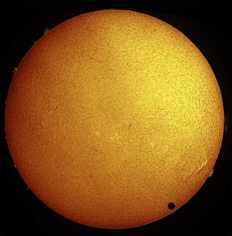 Marikh digelar planet merah kerana. Nur Bulan Purnama: Sistem Suria.