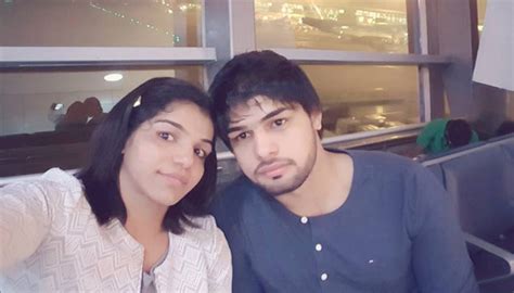 Olympic Medallist Sakshi Malik To Tie The Knot With This Wrestler Other News India Tv