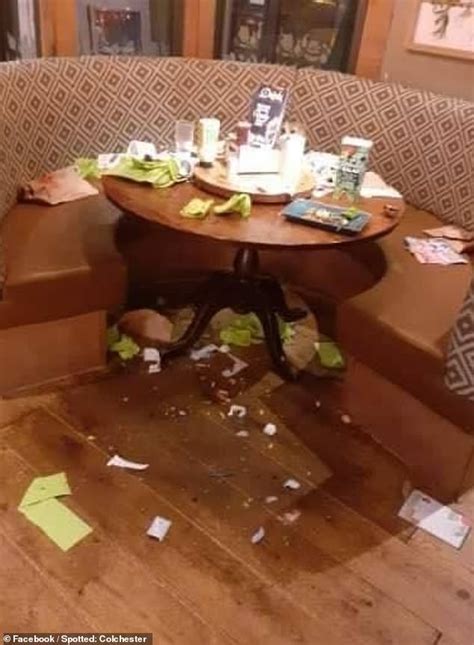 People Are Disgusted With These Messy Diners Who Left A Mess At A