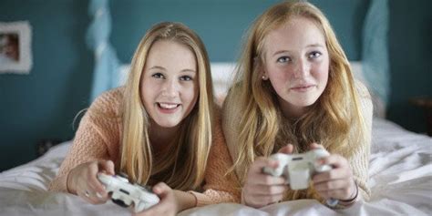 Women Play Video Games Can We Cut The Sexist Crap Now Huffpost Impact
