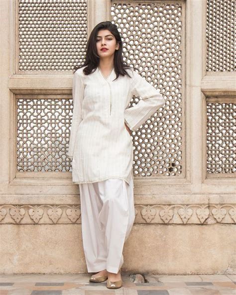 30 Ideas On How To Wear White Shalwar Kameez For Women Shalwar Kameez