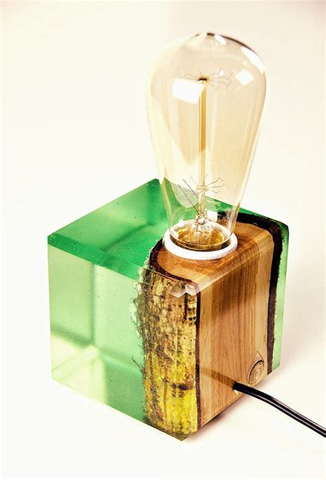 Eiche In Gr Ner Epoxid Lampe Warmes Licht Tischlampe Etsy Wood Lamps Table Lamp Wood Epoxy