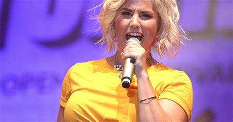 Beatrice egli wiki ✔ und news ✔: Beatrice Egli im Corona-Blues - Fans geben ihr Kraft