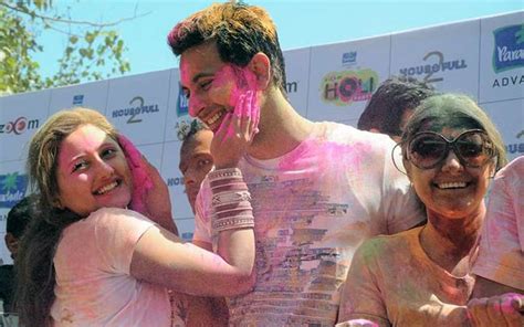 Indian Celebrities Holi Wallpapers Hd Bollywood Photos