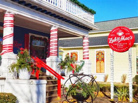 Explore The Best Christmas Towns In The Midwest Christmas Town