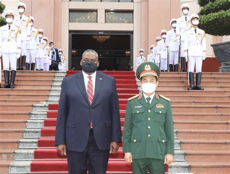 Us Defense Secretary Broadens Cooperation With Vietnam The Columbian