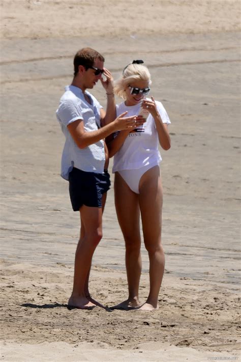 Leaked English Singer Pixie Lott Looks Sexy On A Beach