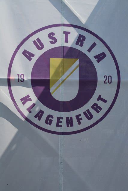 Stadthalle ec kac liga hoki austria dornbirner ec hc twk innsbruck, sc bern zsc lions, lambang, teks, label png. Austria Klagenfurt - Thema auf meinbezirk.at