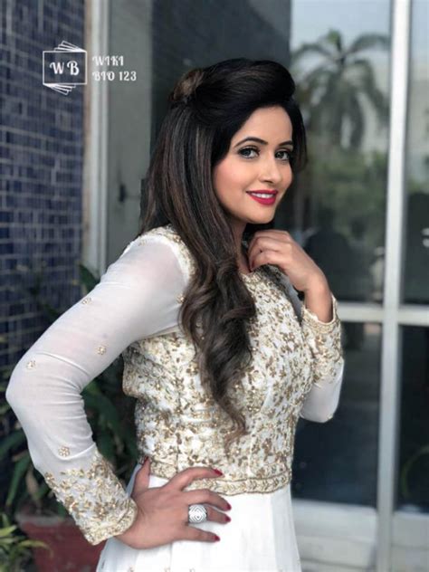 Miss Pooja Wiki Bio Age Figure Size Height Affair Hd Images Wallpapers