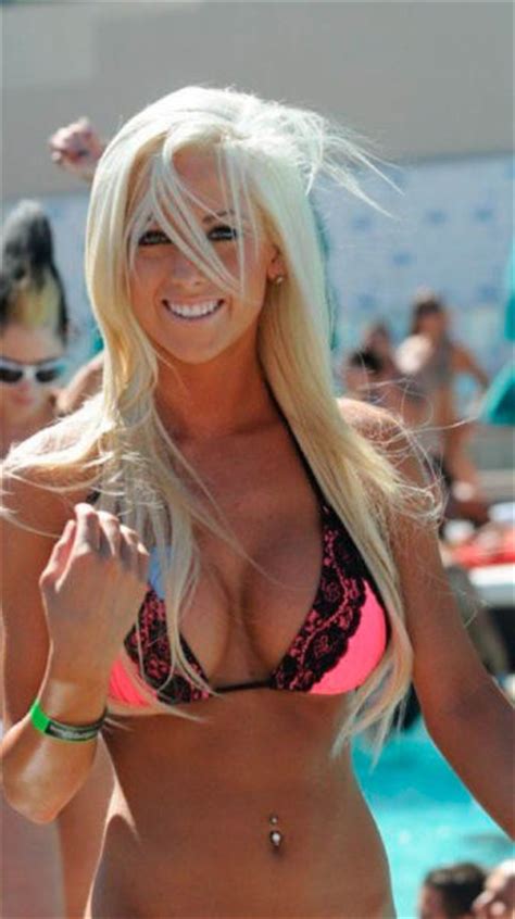 Sexy Vegas Girls Strut Their Stuff At The Pool Party In Vegas 60 Pics