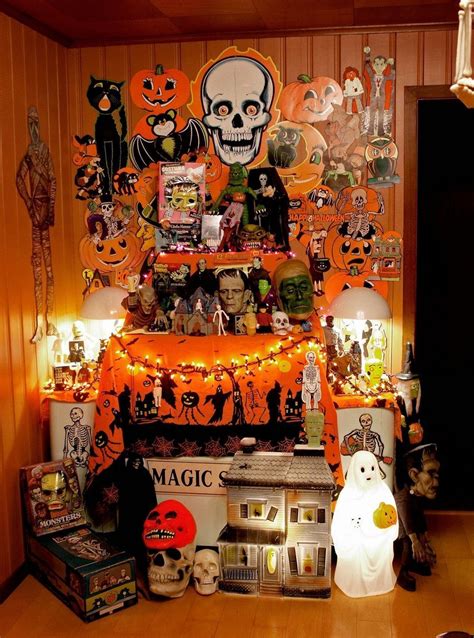 Vintage Halloween Decor With Toys Ornaments Ideas 13 Inspira Spaces