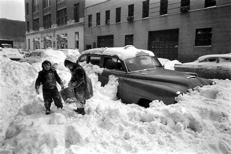The golden snowball award is an annual award presented to the city in upstate new york that receives the most snowfall in a season. A March Blizzard in New York City: See Incredible Photos ...