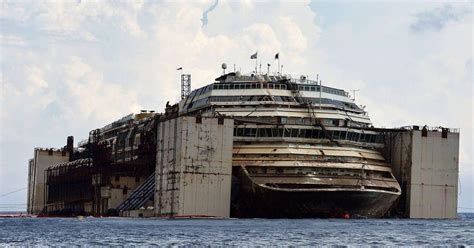 This Abandoned Cruise Ship Was Boarded By A Photographer And The Photos