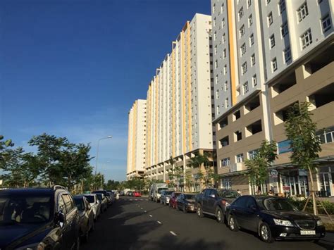 Ngay từ trưa, toàn bộ cư dân của 6 block chung cư sunview town được thông báo tập trung xuống khu công viên để lấy mẫu xét nghiệm. Ban Quản lý BQL BQT chung cư Sunview Town Thủ Đức