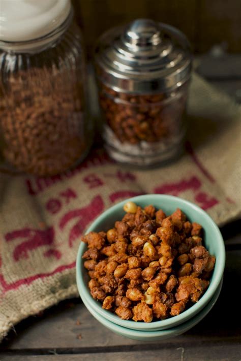 1/2 camca teh soda bicarbonate*(*disatukan dan diayak) 1 biji oren, parut kulit dan perah jusnya 60 g kacang. masam manis: Kacang Rugget