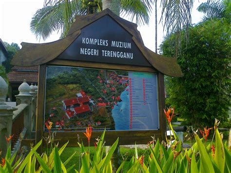 Adu kolek merujuk kepada perlumbaan perahu kolek. SENI BINA NEGERI TERENGGANU on emaze