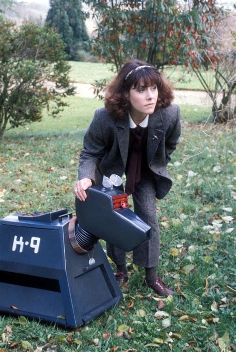 Sarah Jane Smith Elisabeth Sladen With K 9 Doctor Who Classic Doctor Who Doctor Who