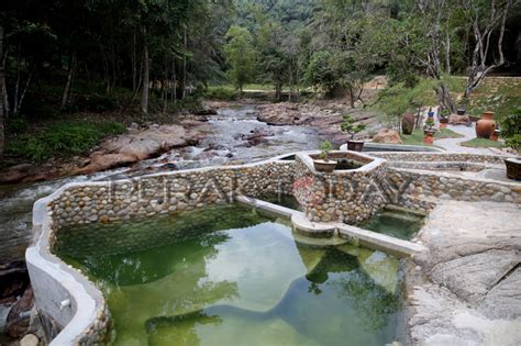 Kolam air panas ini telah dibina semula dan diletakkan di pinggiran sungai yang mana air terjun asal mengalir disisinya. Pusat Rekreasi Lubuk Timah Berpotensi Jadi Destinasi ...