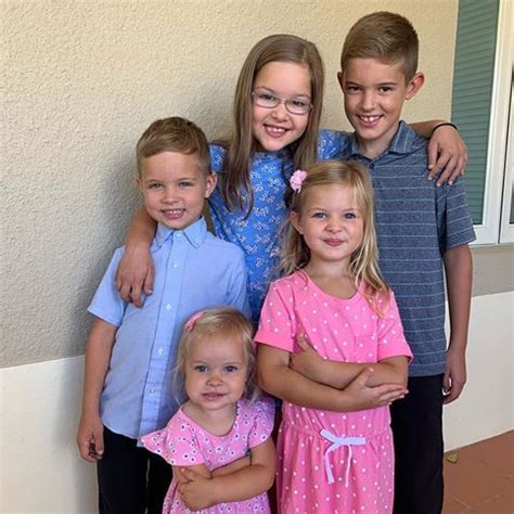 Video blogger families '8 passengers' and 'j house vlogs' challenge each other to a family game night. Image may contain: 5 people, child | J house vlogs ...