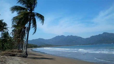 Pantai bugel terkenal karena ombaknya yang ganas. 10 Pantai di Trenggalek dengan Pemandangan yang Memesona
