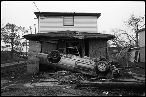 19 Heartbreaking Photos Of Hurricane Katrinas Aftermath Mother Jones
