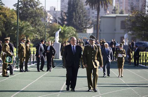 No sentimos muy contentos de estar compartiendo con nuestros carabineros y por su intermedio enviamos un afectuoso saludo a cada uno de los carabineros de chile por este aniversario de la. Ceremonia del 90° aniversario de Carabineros de Chile | Flickr
