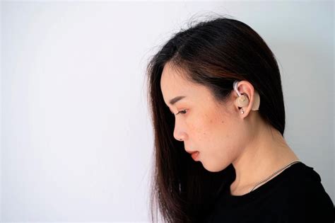 Premium Photo Asian Women Listening With Her Hand On An Hearing Test Showing Ear Of Young Woman