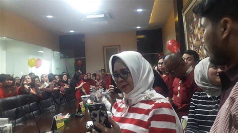 Laporan tahunan dinas kesehatan kota padang tahun 2019 edisi tahun 2020 memuat informasi visi, misi, tupoksi, indikator kinerja, capaian program dan kegiatan yang dilaksanakan tahun 2019. Tukar kado pt malindo tbk akir tahun 2019, - YouTube