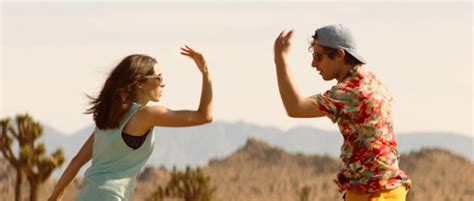 Dwoje gości weselnych zostaje uwięzionych w pętli czasowej. Boston News Today - FILM REVIEW: "PALM SPRINGS"