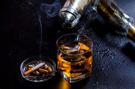 Terlalu Sering Minum Alkohol Dan Merokok Membuat Otak Cepat Tua