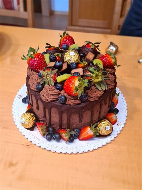 Aggregate More Than 79 Chocolate Cake With Fruit Super Hot In Daotaonec