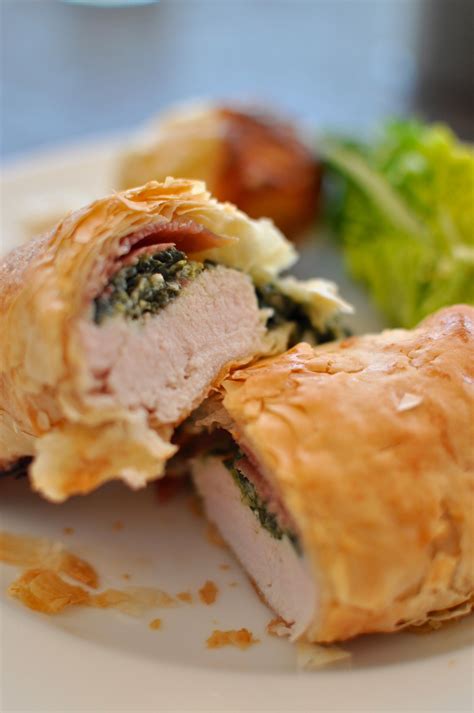 Comfort food at its finest. Chicken filo parcels | Recipe | Phyllo recipes, Pastry ...