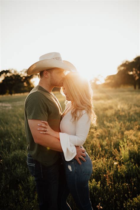 country couple field engagement session texas ranch engagement countryengag… in 2020