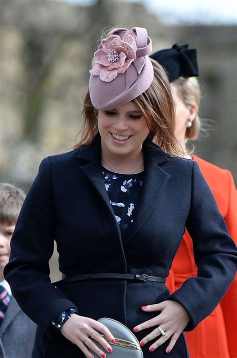 Eugenie d'york, née eugenie victoria helena, le 23 mars 1990 à londres, est un membre de la famille royale britannique. Royal style princesses Eugenie et Beatrice d'York