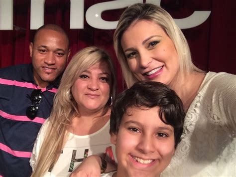 Co que transou com andressa urach abre seu canil para. Andressa Urach,ex-garota de programa lança livro em Porto ...
