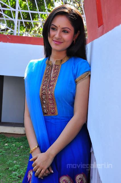 Veedu Theda Movie Actress Pooja Latest Cute Pics Images