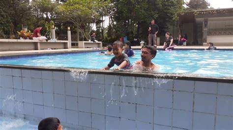Kenalkan dan dekatkan putra putri kita ke alam, bekali lifeskill, knowledge dan ke'arifan alam, demi pribadi yang kolam renang mata air. Nyobain kolam renang di hotel - YouTube