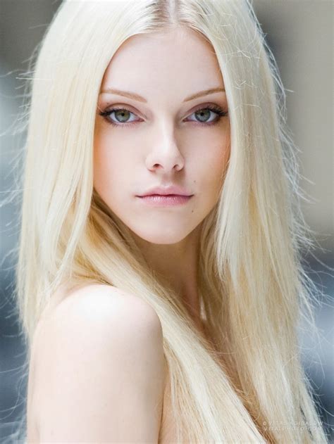 Get A Platinum Blonde Hair Color Dye To Look Seductive StylesWardrobe Com