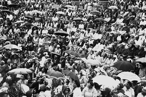 On 9 august 1956, about 20 000 women marched to the union buildings in pretoria to protest against legislation aimed at tightening the apartheid government's control over the movement of. Women's Day | 4GGL