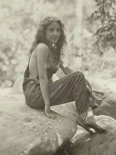 43 Beautiful Vintage Photographs Of Bessie Love In The 1920s ~ Vintage Everyday