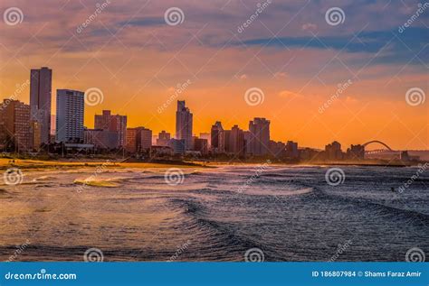 Gouden Mijl Strand Van Durban Met Wit Zand En Skyline Zuid Afrika
