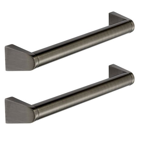 It doesn't get more classic than black and white. IT Kitchens Pewter Effect Bar Handle Pack of 2 ...