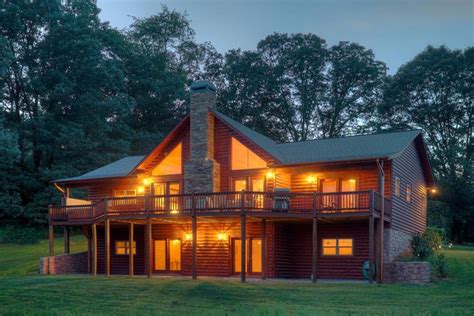 Our blue ridge, ga, cabin rentals are located throughout the blue ridge mountains of north georgia making it simple to find the perfect blue ridge cabin rental in georgia! Pet Friendly Hotels Blue Ridge GA | Dog Friendly Hotels ...