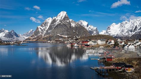 Winter In Reine Fishing Village Lofoten Norway ストックフォト Getty Images