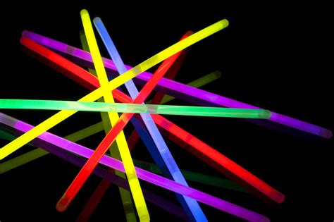 100 X 8 Neon Glow Sticks With 100 Connectors Rave Night Glow Party Uv Bracelets Ebay