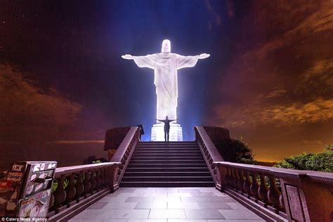 Video Captures The Moment 2 Daredevils Climb Rio De Janeiros Christ